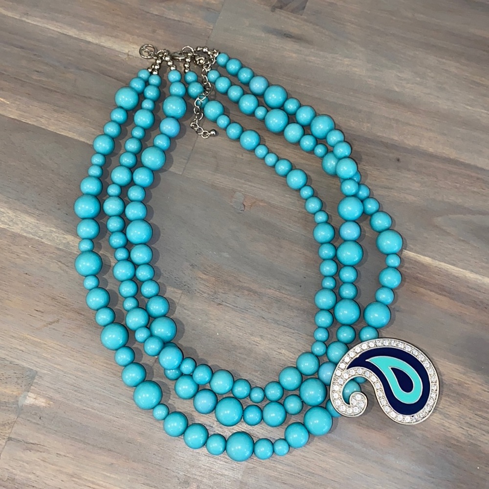 Necklace with charm/brooch